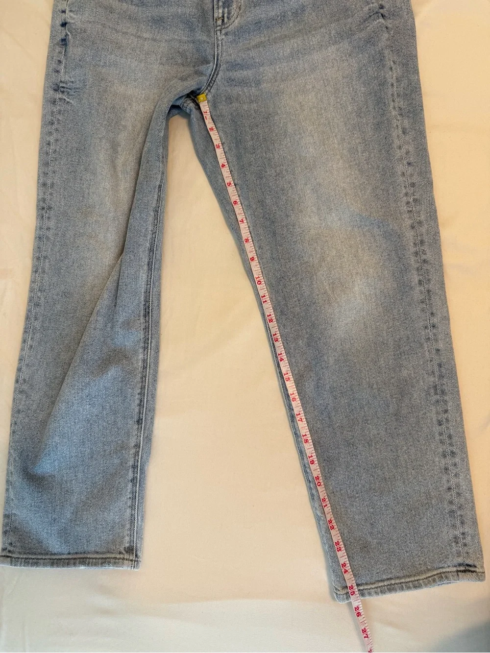 American Eagle Outfitters Light Wash Mom Straight Jeans Women’s 10 Short